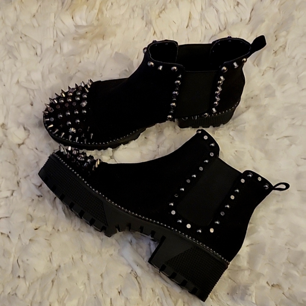 Cape Robbin Spiky Black pull on platform combat boots 1" heel rubber sole 7 NEWโฆ